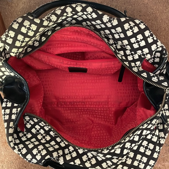 New York Kate Spade purse. - Picture 1 of 4